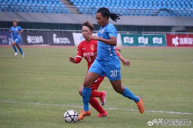 法尔14分14板7帽布莱克尼30分 肯帝亚不敌新疆