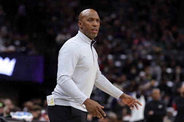 莱昂纳德32分快船险胜森林狼 76人力克独行侠